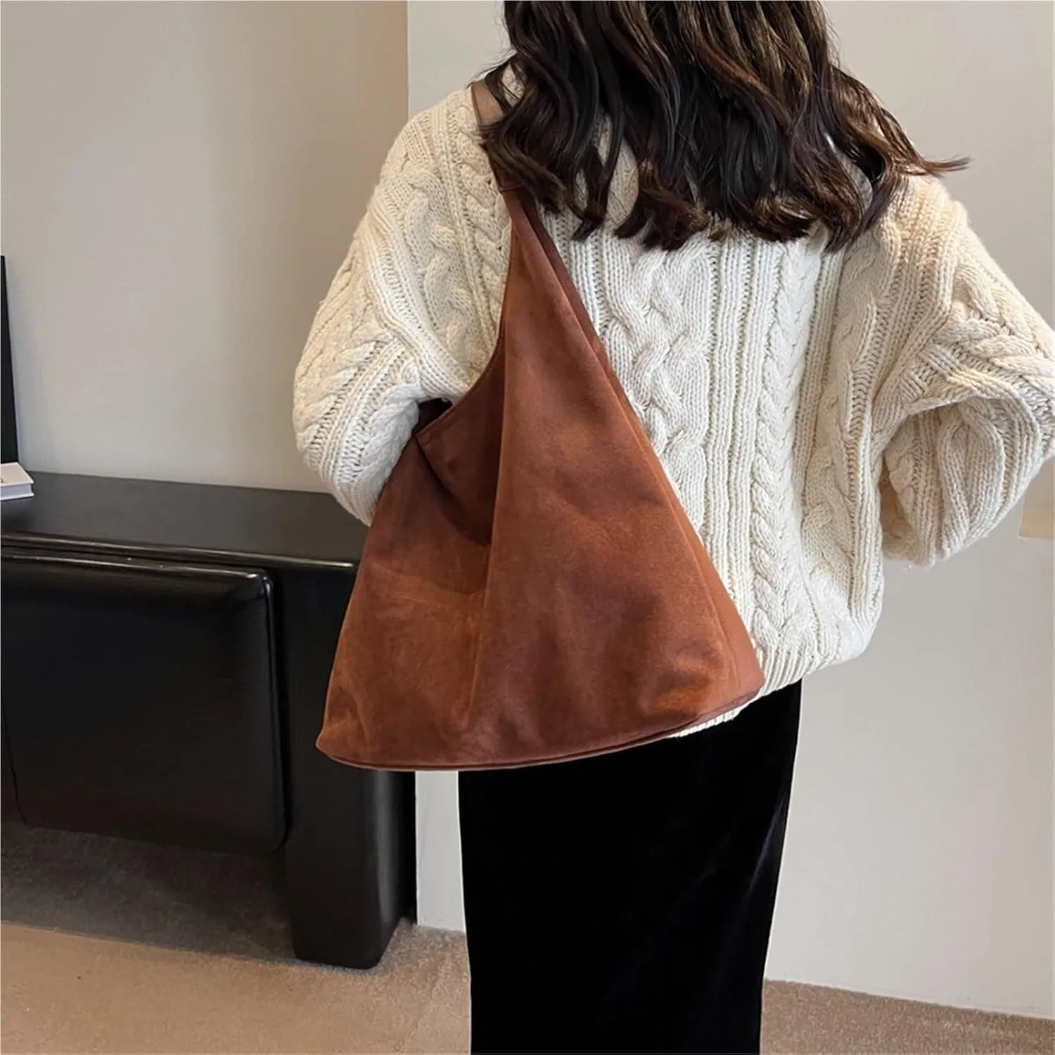 Autumn and Winter Vintage Women's Retro Handbags Large Capacity Suede Women's Shoulder Bag Daily Commuter Handbag Shopping