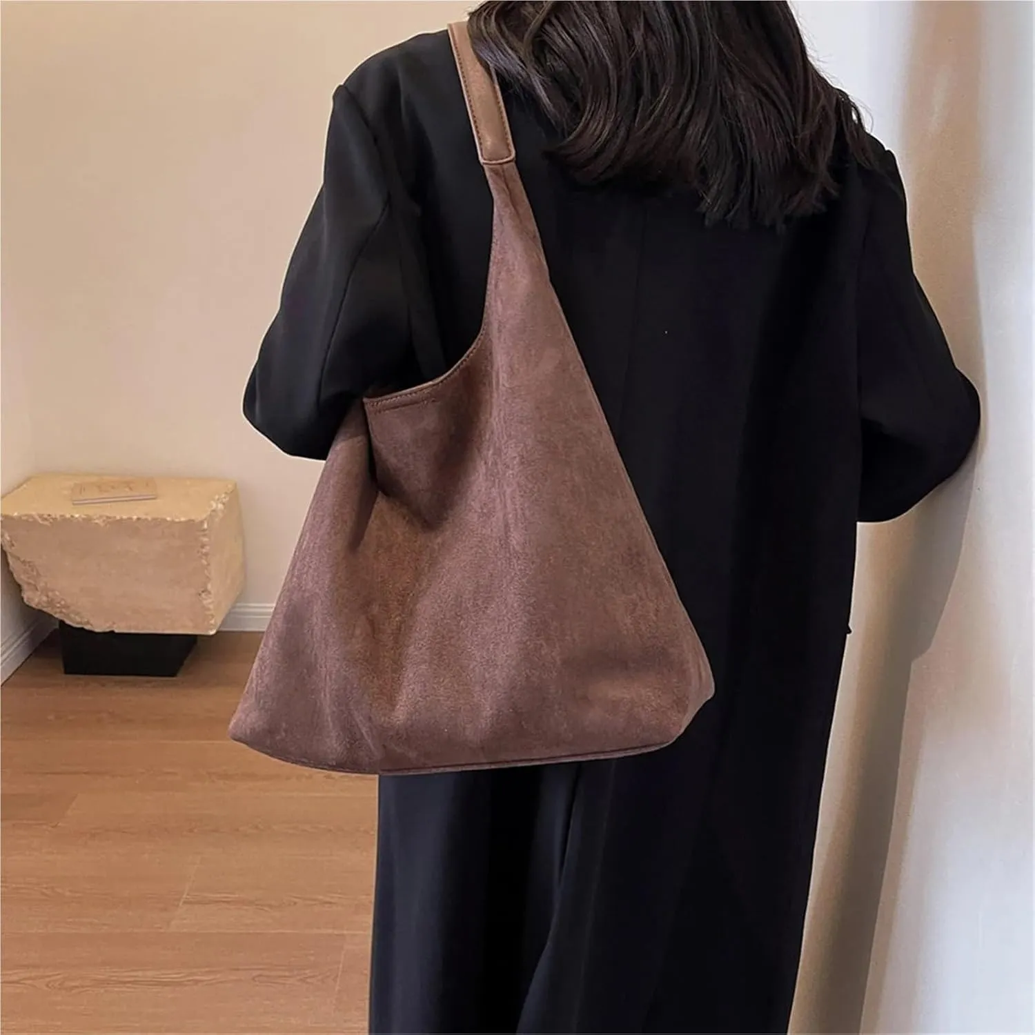 Autumn and Winter Vintage Women's Retro Handbags Large Capacity Suede Women's Shoulder Bag Daily Commuter Handbag Shopping