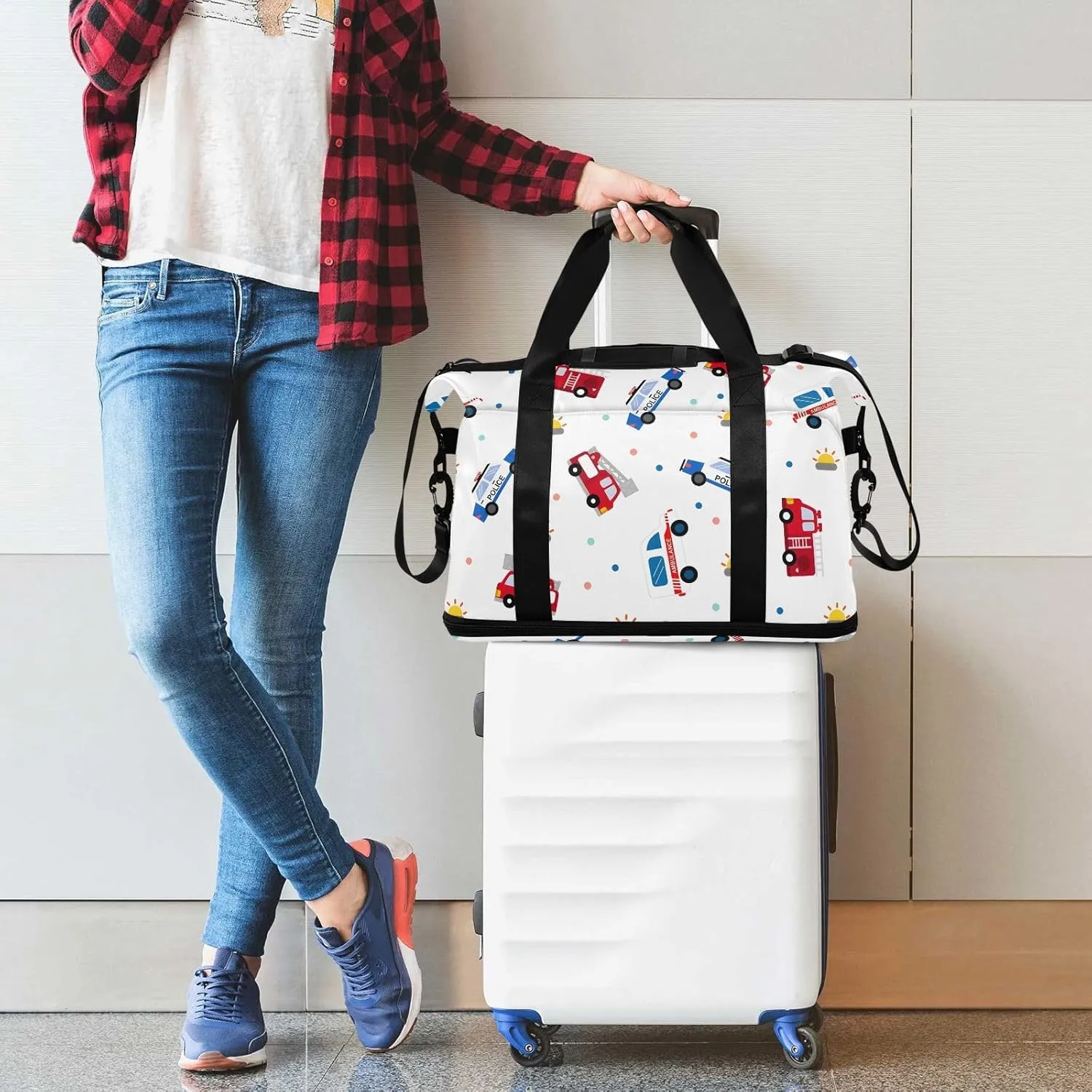 Cartoon Fire Trucks Travel Personal Item Bag Expandable Gym Duffle Bag for Women, Carry on Tote Bags for Women with Wet Pocket and Shoes Compartment